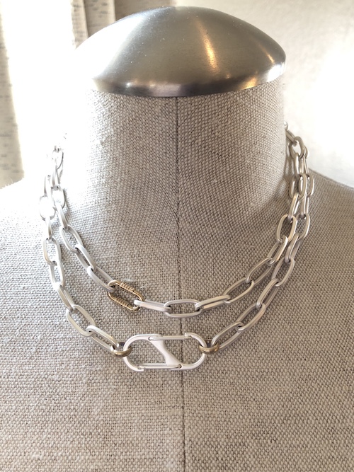 Silver rollo chain with matte silver links at the ends.
